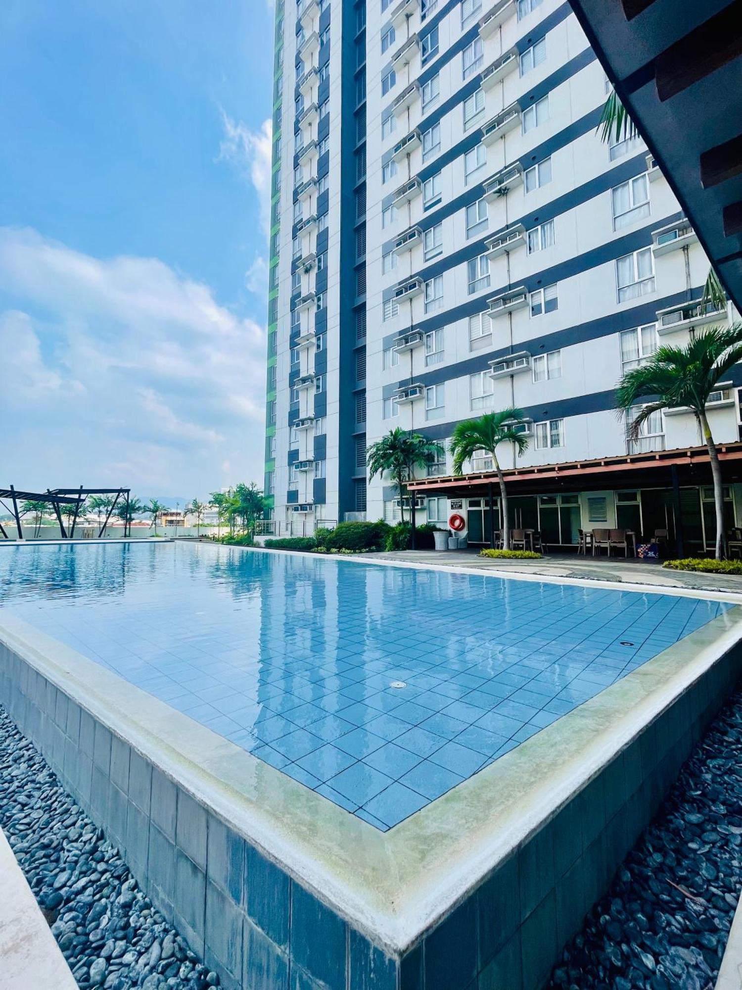 2-Bedroom Condo Unit With Balcony At Centrio Tower Beside Ayala Centrio Mall Downtown Cdo 카가얀드오로 외부 사진