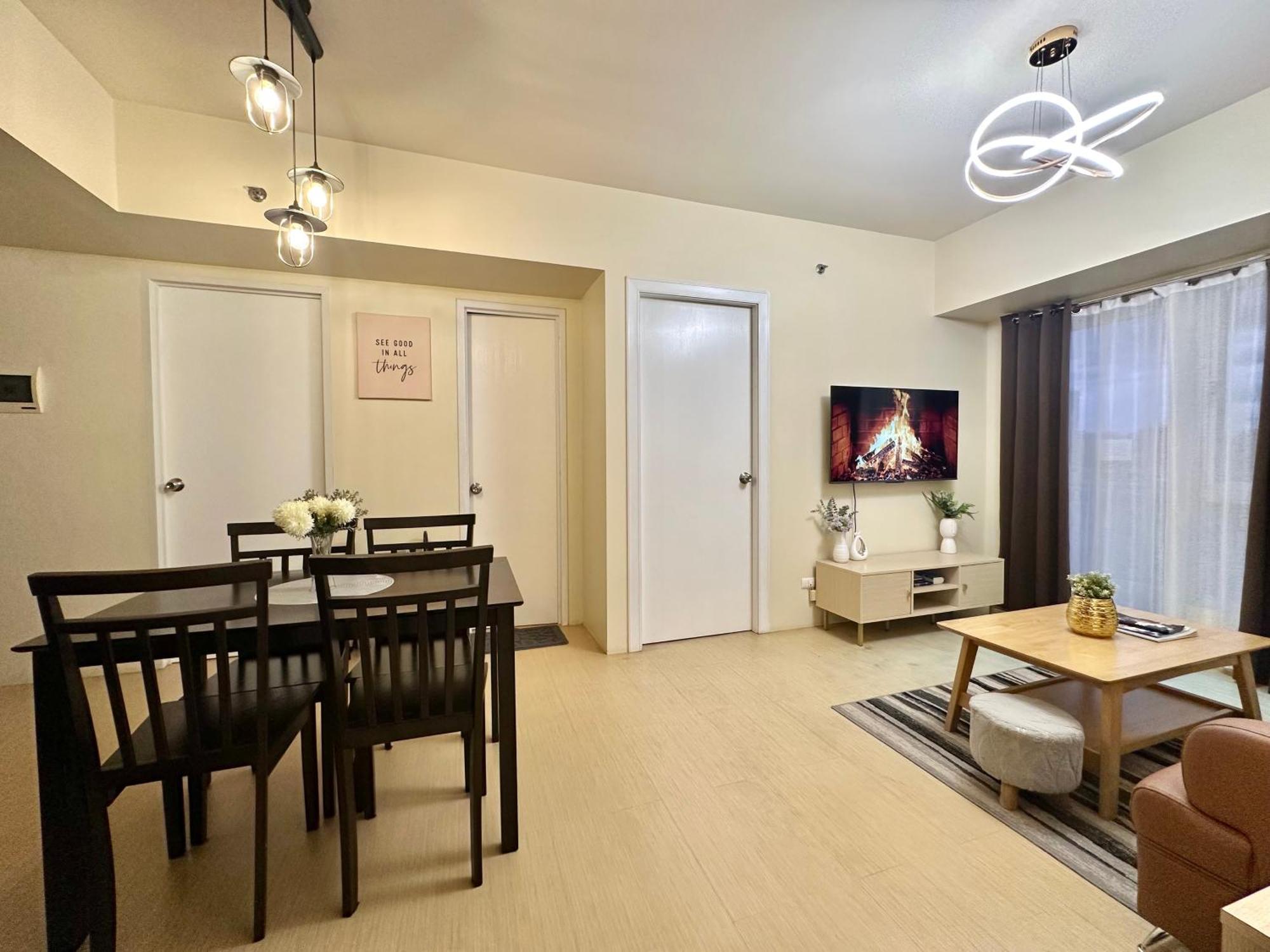 2-Bedroom Condo Unit With Balcony At Centrio Tower Beside Ayala Centrio Mall Downtown Cdo 카가얀드오로 외부 사진