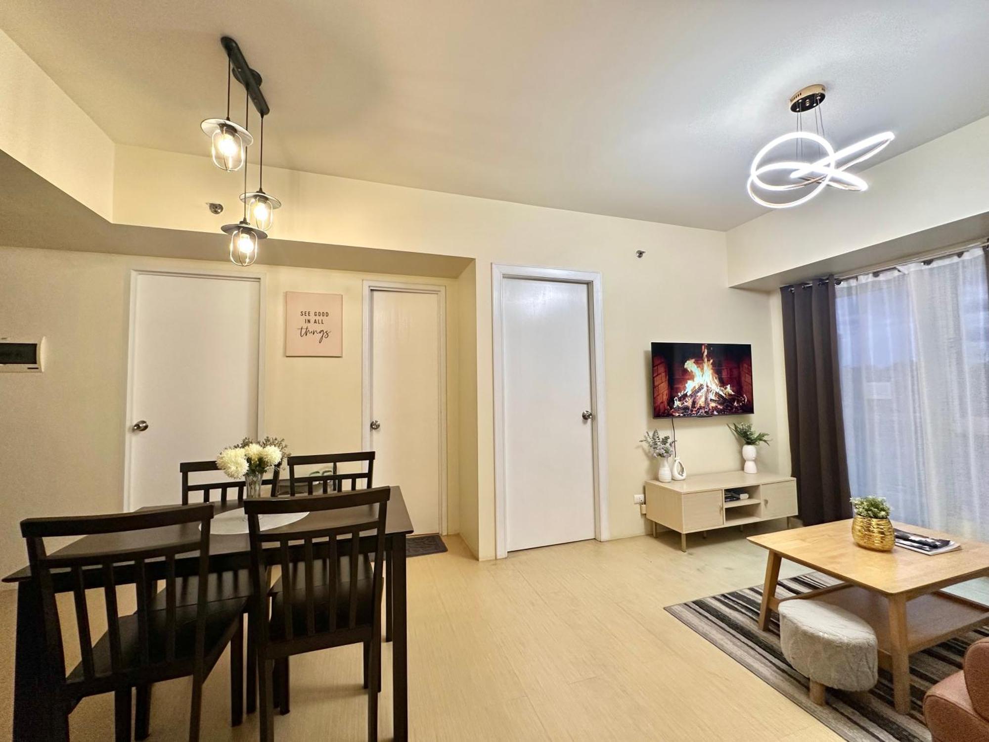 2-Bedroom Condo Unit With Balcony At Centrio Tower Beside Ayala Centrio Mall Downtown Cdo 카가얀드오로 외부 사진